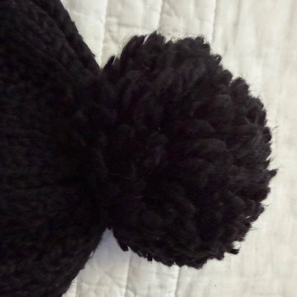 Black Knit Pom-Pom Beanie